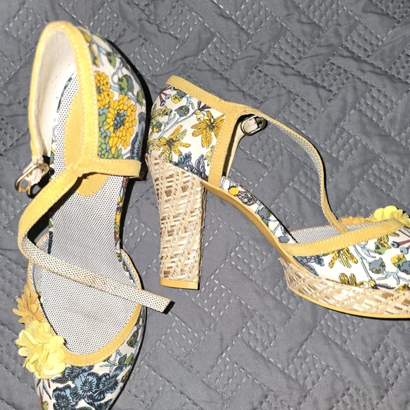 Ruby Shoo Floral Yellow and Blue Women's Shoes - Picture 7 of 7